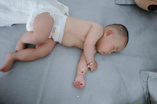 阿拉尔三岁宝宝干呕